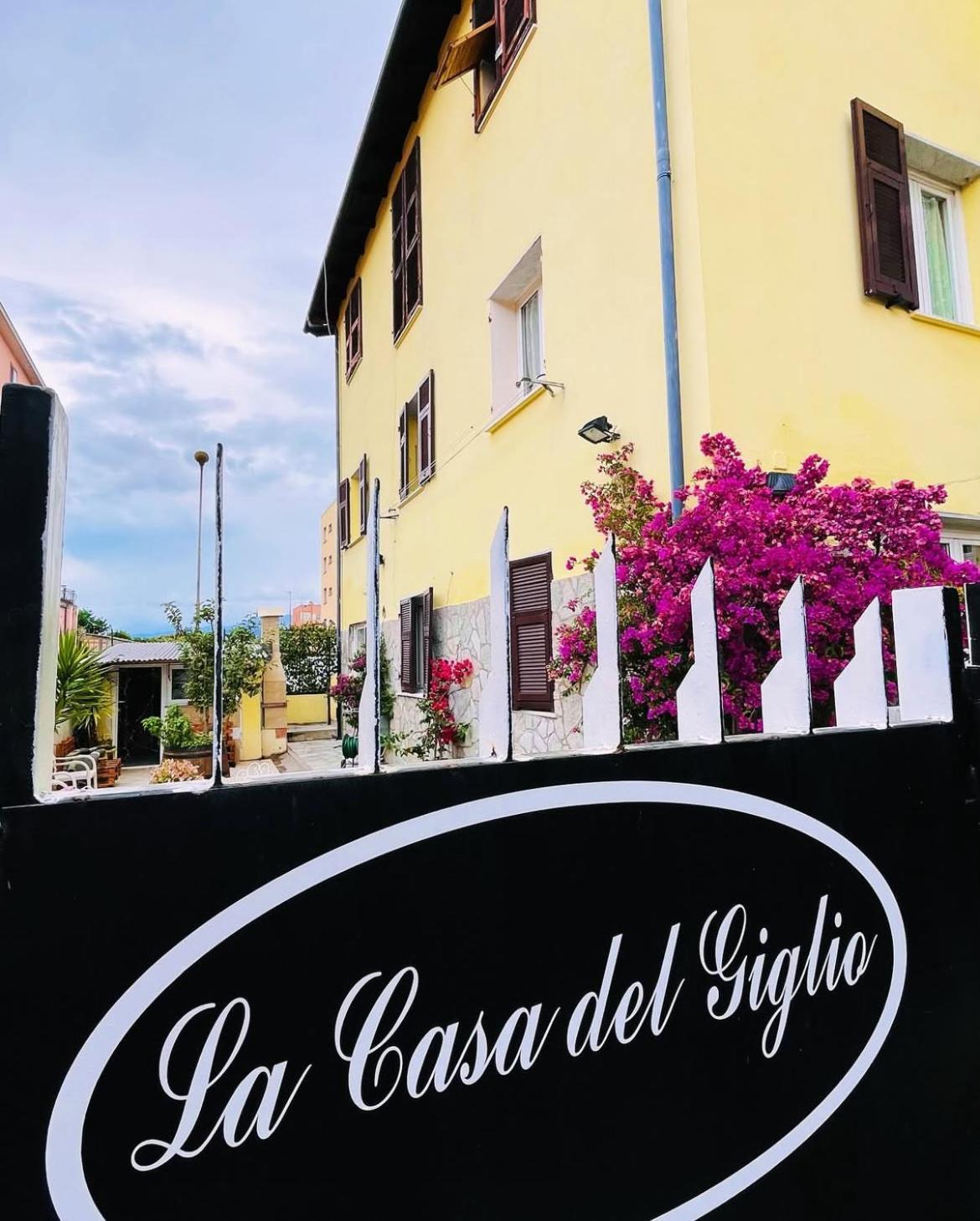 La Casa Del Giglio Hotel Albenga Exterior photo